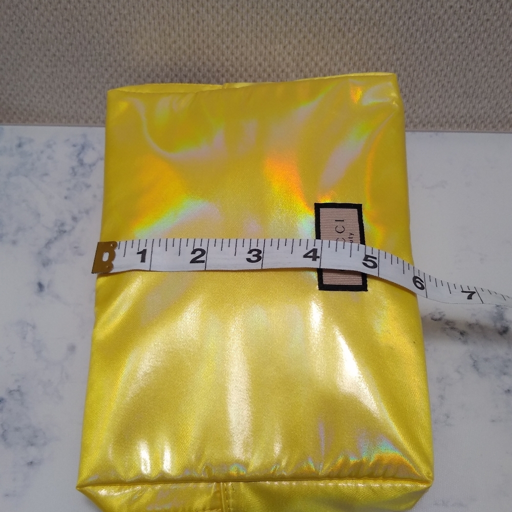 New Gucci Beauty Iridescent Yellow Pouch Clutch Bag - Picture 8 of 11
